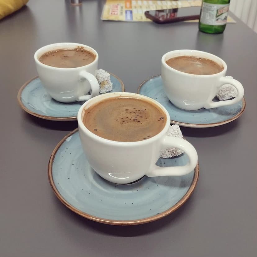 Türk kahvesi servisi