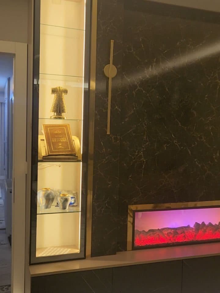 Aydınlatmalı TV ünitesi ve dekorasyon