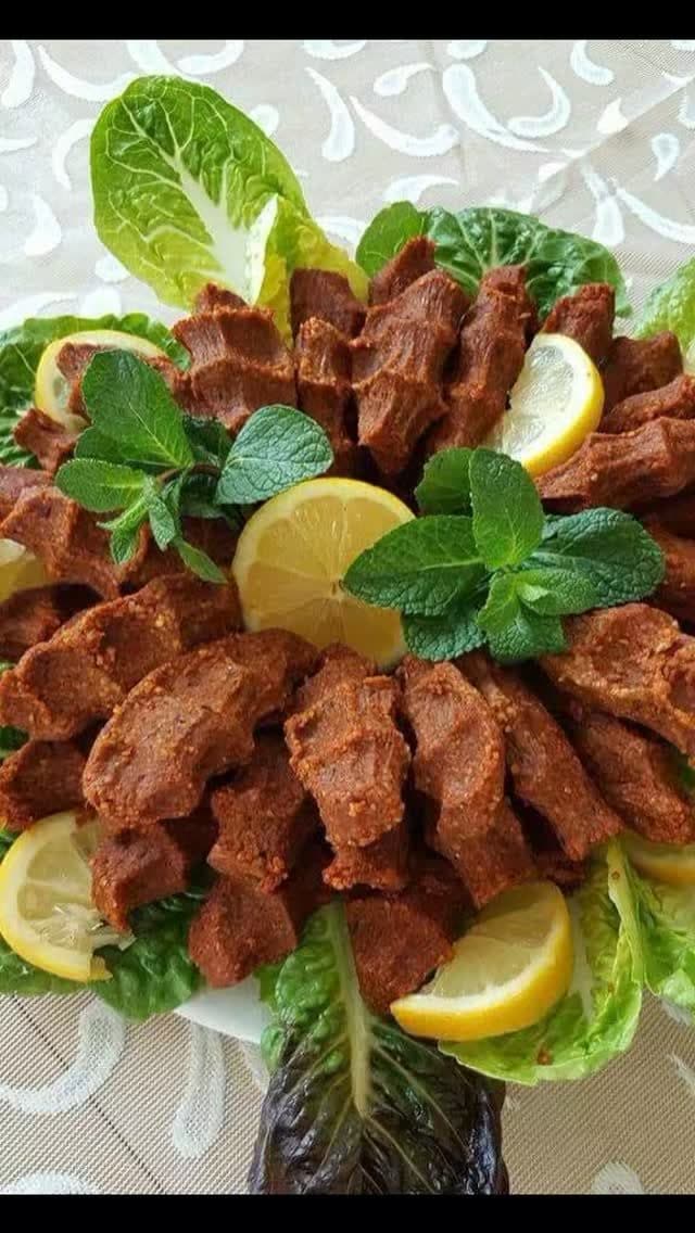 Antep usulü çiğ köfte tabağı