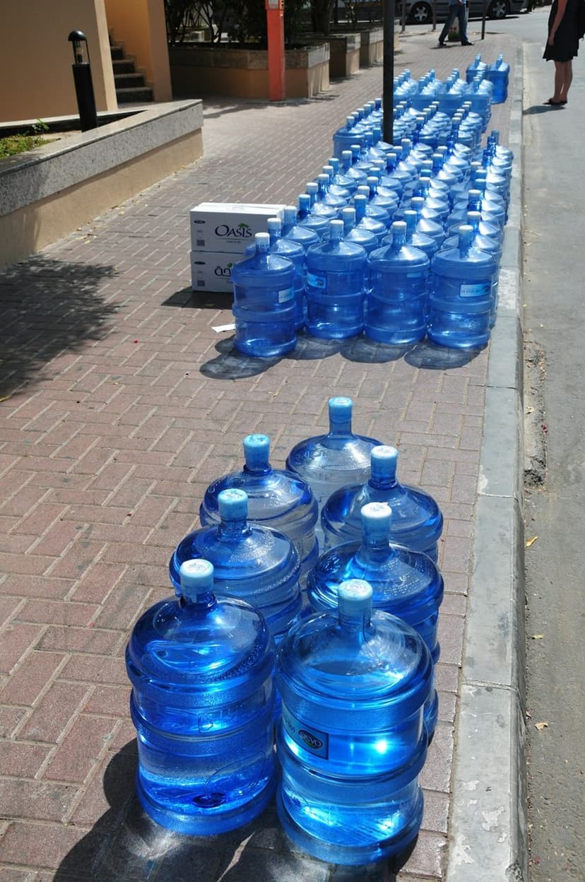 Teslimata hazır damacana ve pet şişe sular (temsili görsel)