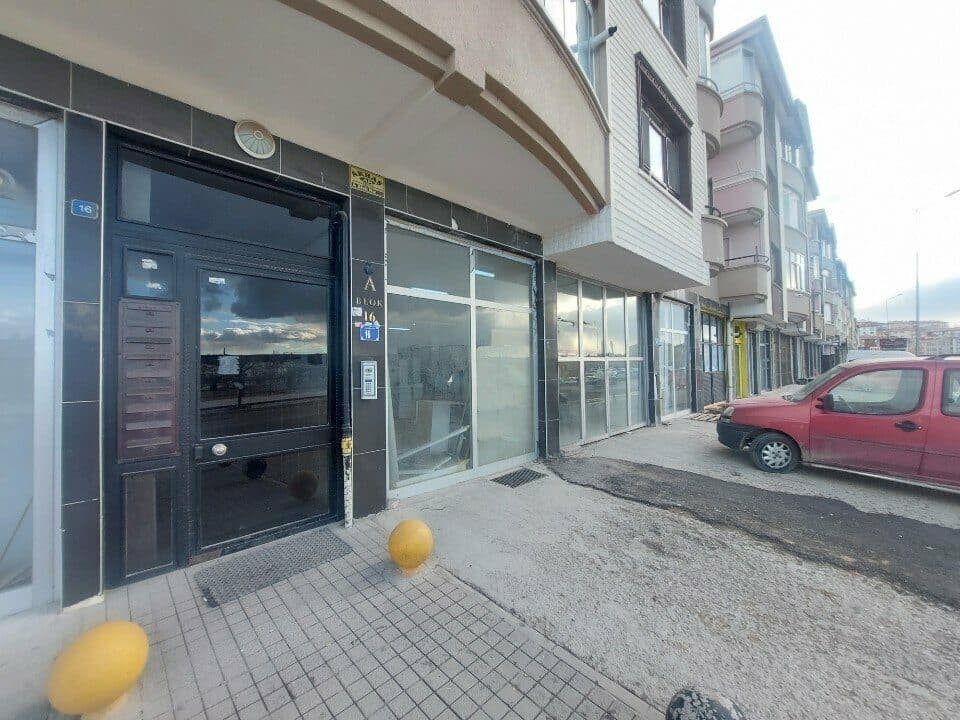 Göllas Oto Akü ve Lastik dükkân görünümü (Eymir Mah. 832. Sk. No:16)