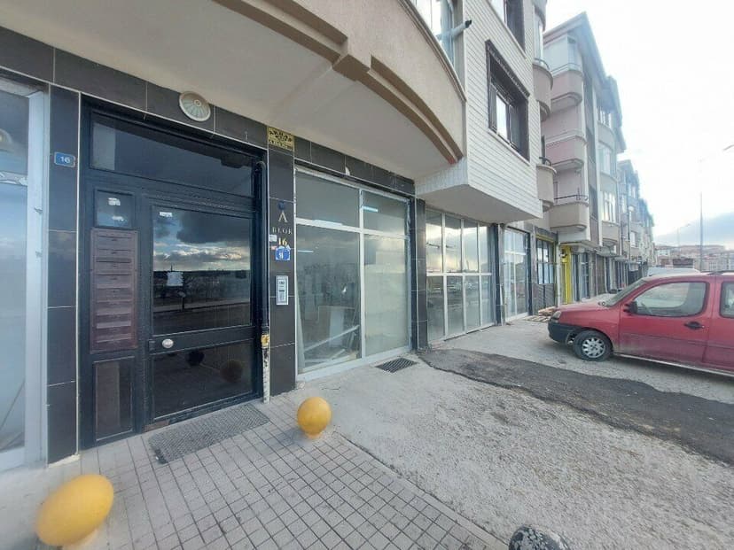 Göllas Oto Akü ve Lastik dükkân görünümü (Eymir Mah. 832. Sk. No:16)