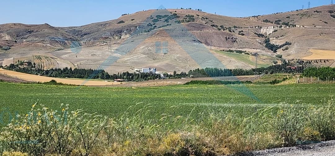 Gölbaşı çevresinde yatırımlık arazi ve vadi manzarası