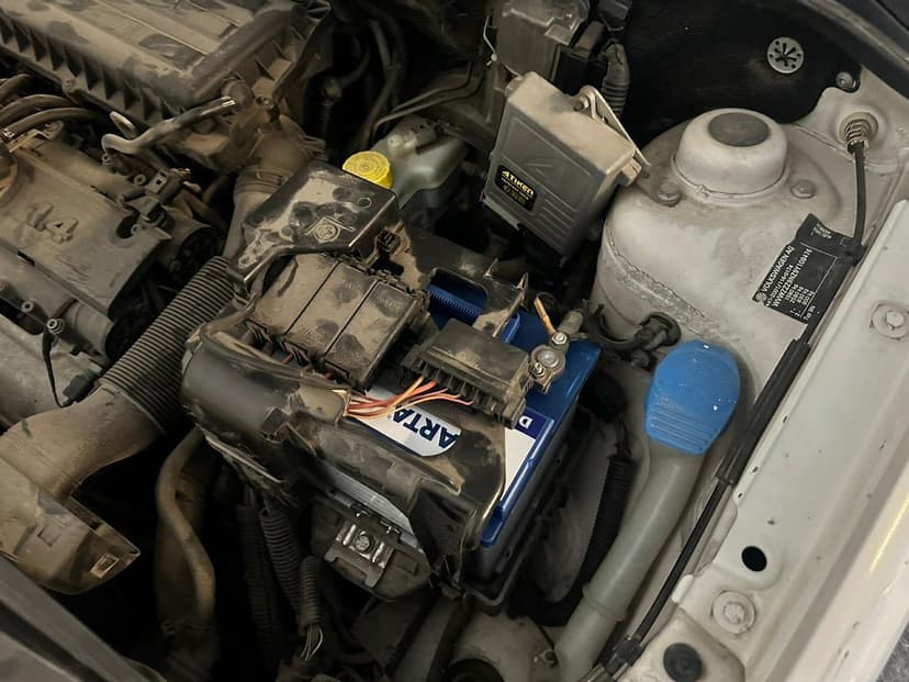 Motor bölmesinde bakım ve klima gazı işlemi