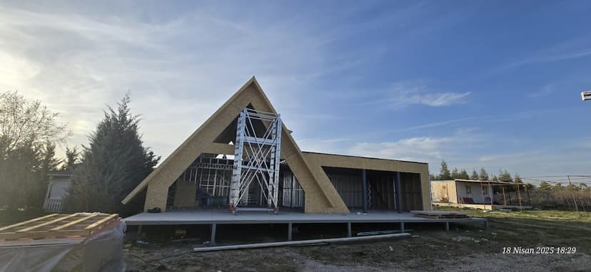 Devam eden A-frame yapı projesi