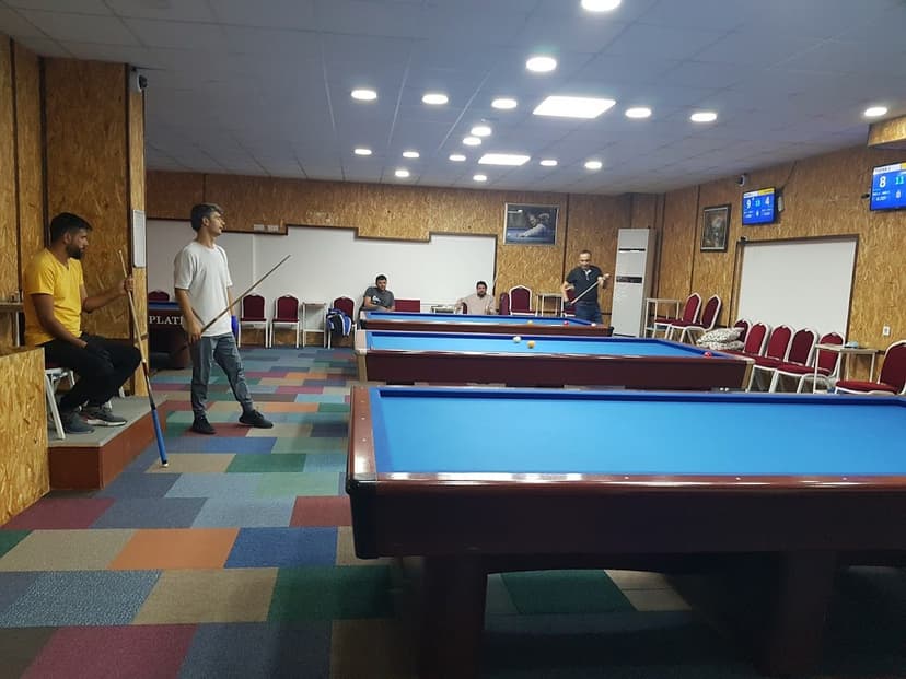 Gölbaşı Bilardo Spor Salonu — bakımlı bilardo masaları ve oyun alanı