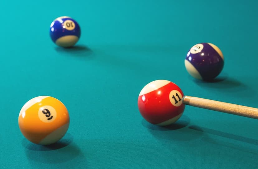 Renkli bilardo topları ve ıstaka (temsili görsel)