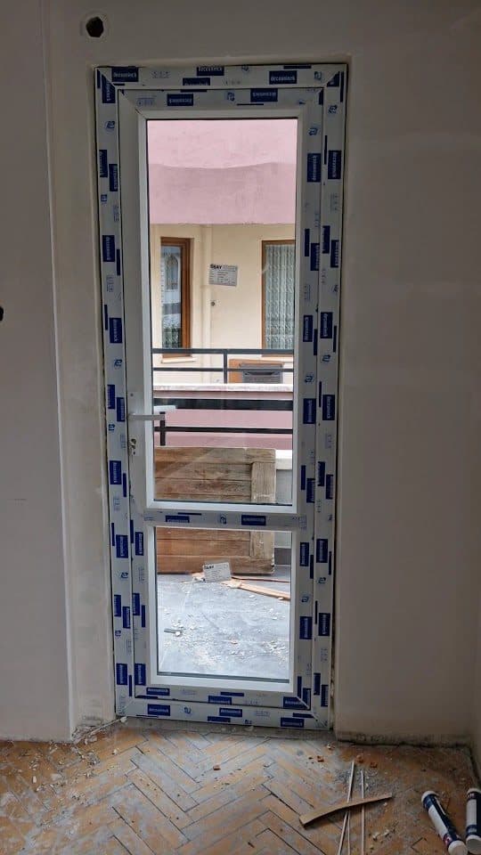 PVC balkon kapısı montajı