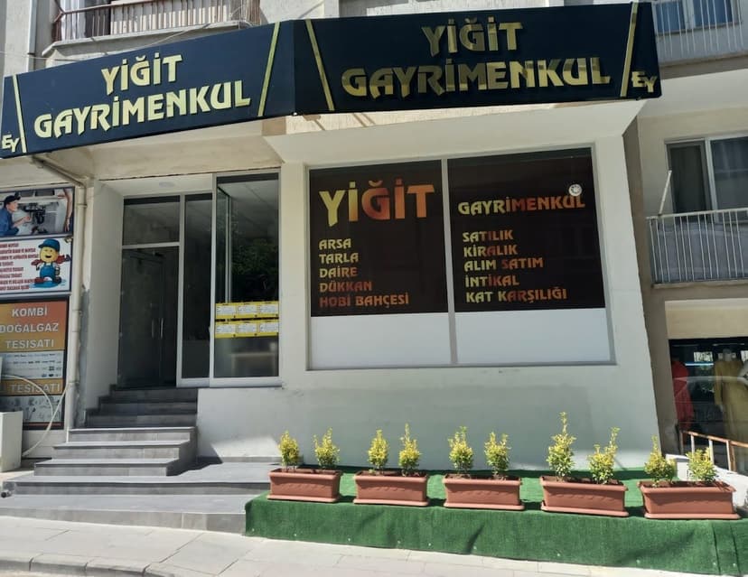 Gölbaşı Yiğit Gayrimenkul ofis dış görünümü