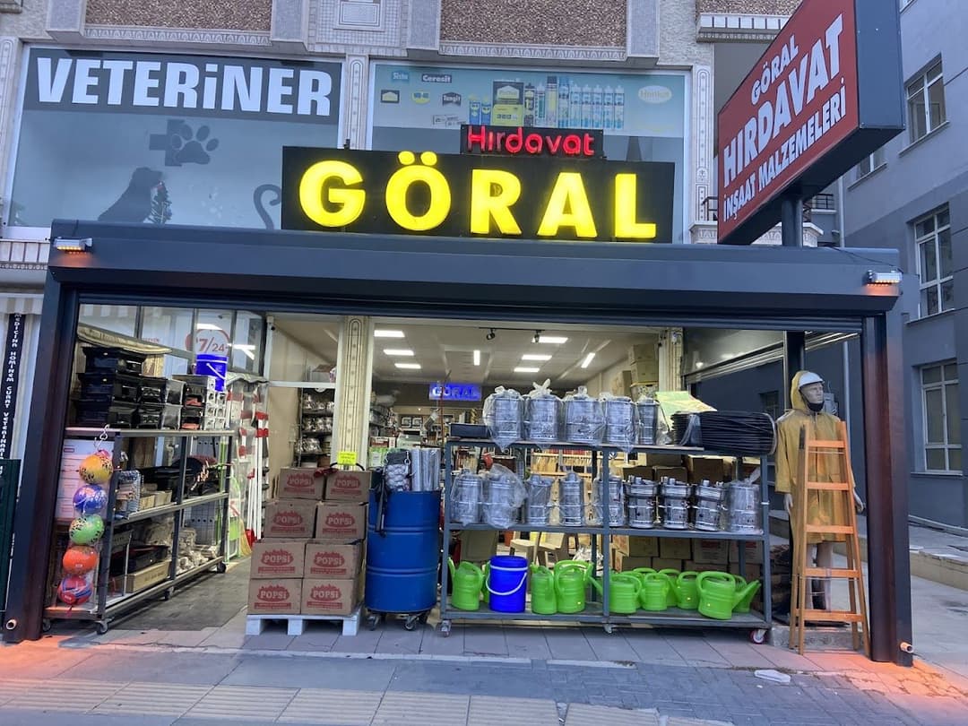 Göral Hırdavat mağaza girişi ve ürünler