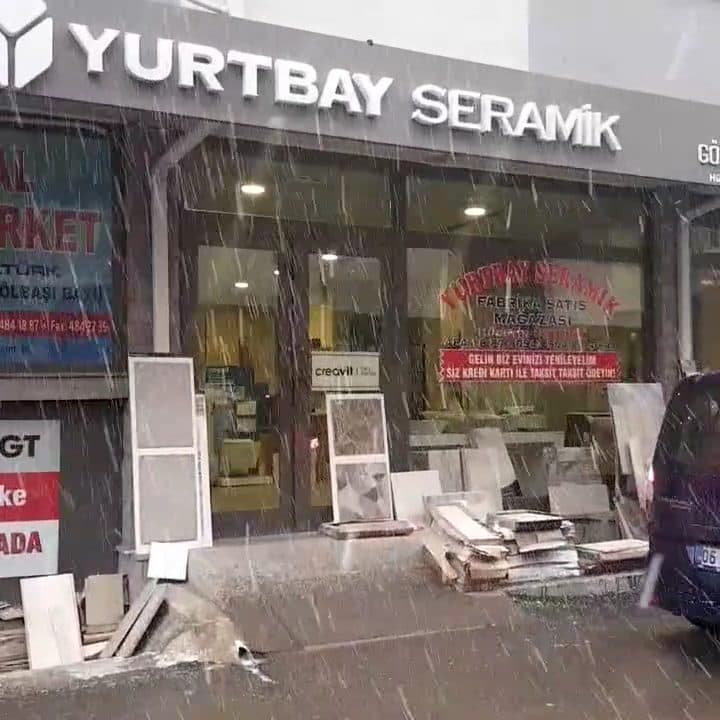 Yurtbay Seramik mağaza girişi