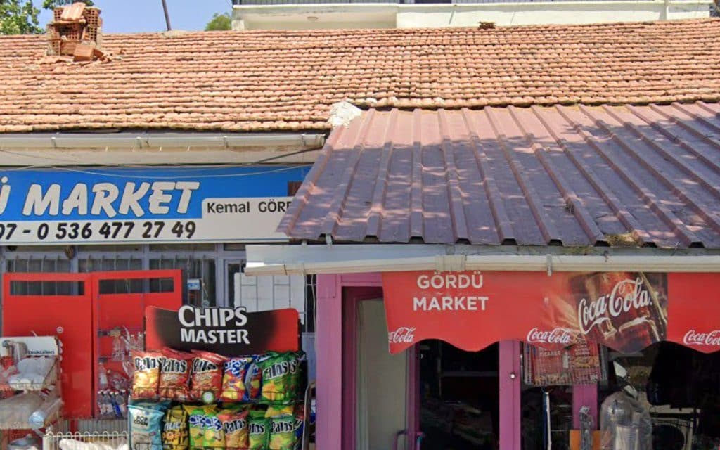 Gördü Market tabelası ve dükkân cephesi (Google Street View)