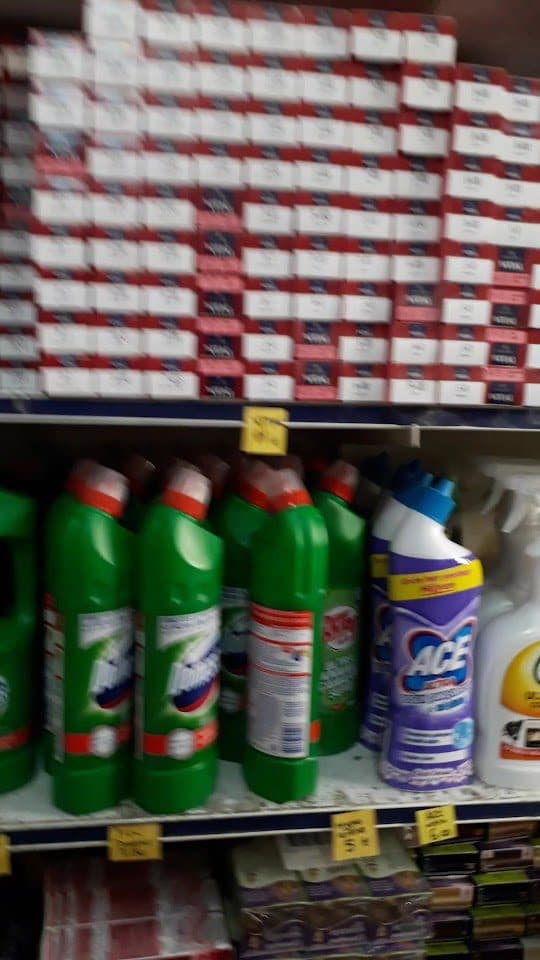 Yüzey temizleyici ve çamaşır suyu rafı