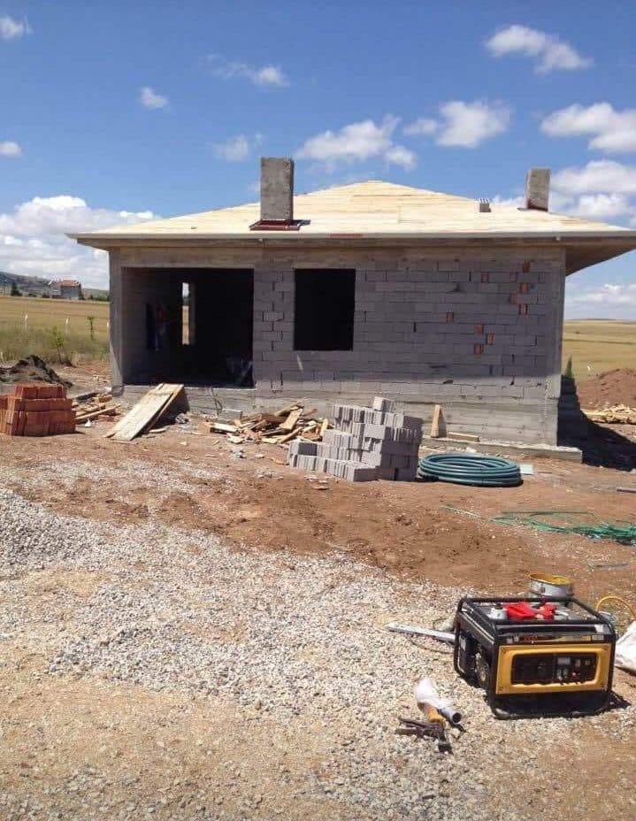 Villa inşaatı — çatı ve dış cephe