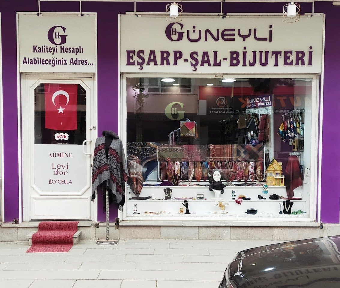 Güneyli Eşarp Şal Bijuteri mağaza cephesi