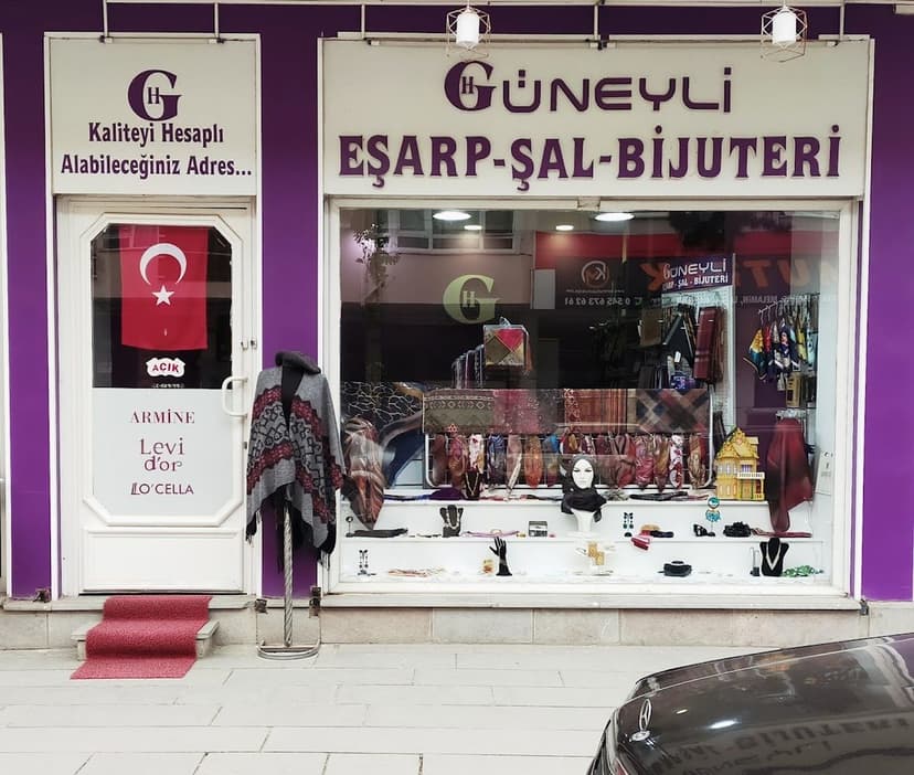 Güneyli Eşarp Şal Bijuteri mağaza cephesi