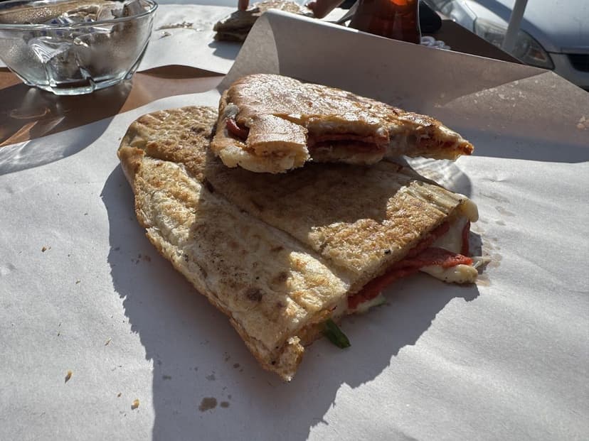 Ekmek arası sıcak tost