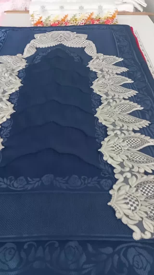 Dantel sarmalı, kaneviçe işlemeli seccade