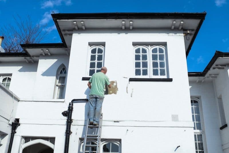 Bina cephesinde boya işçiliği (temsili görsel)