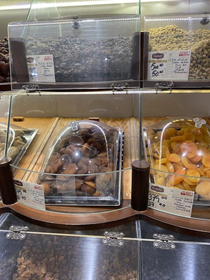 Kuru meyve teşhir camekanı