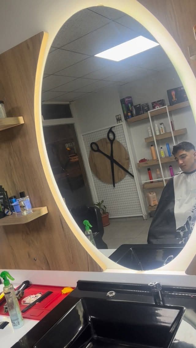 Salon iç mekan — ayna ve dekorasyon