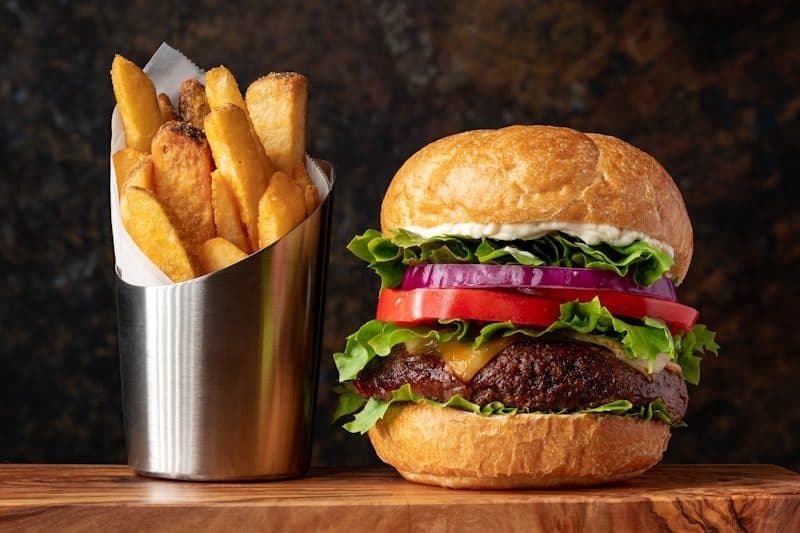 Burger ve çıtır patates (temsili görsel)