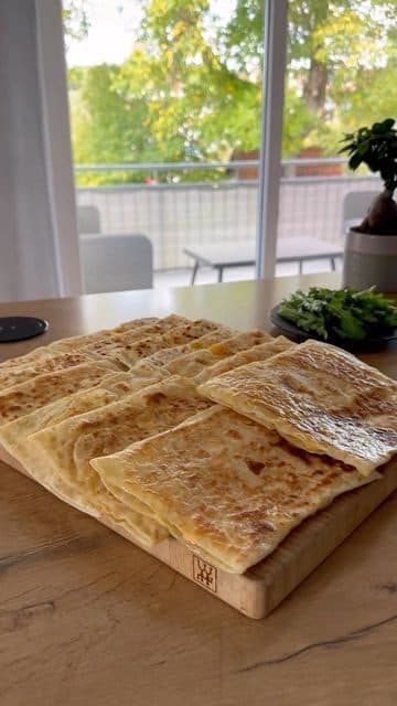 Hanımın Gözleme Evi — taze pişmiş gözleme dilimleri (Google Haritalar)