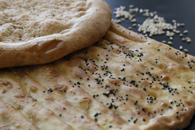 Taş fırında pişmiş pide hamuru (temsili görsel)