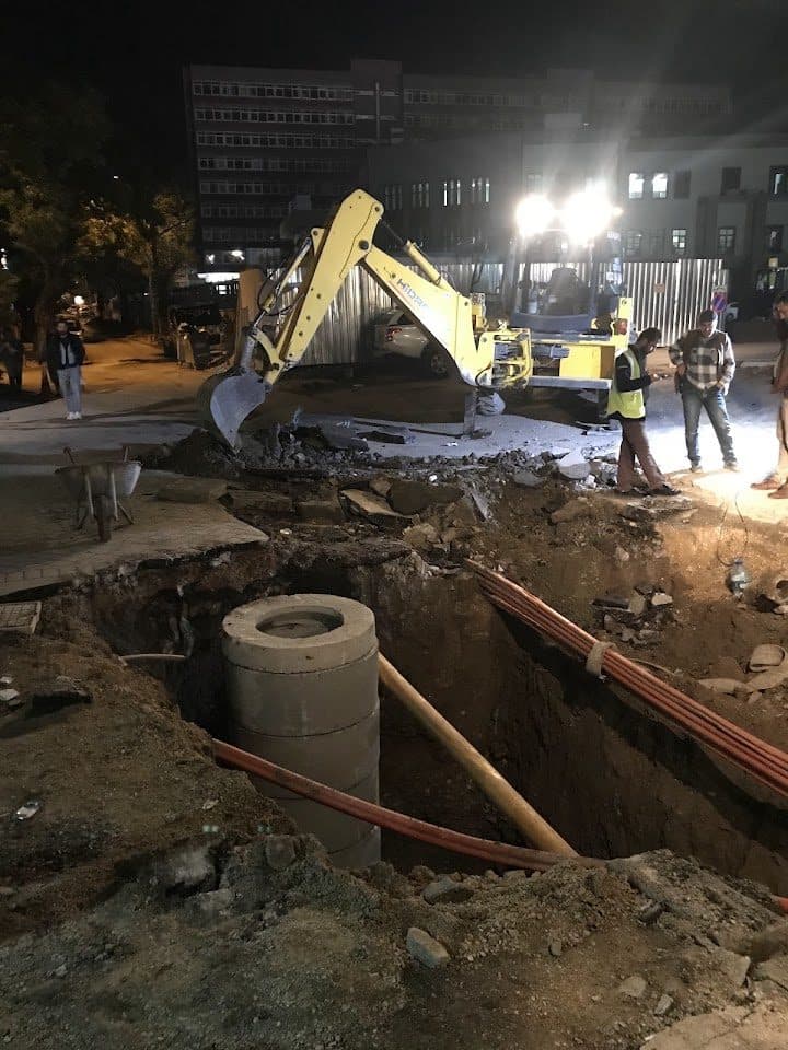 Gece altyapı/boru hattı kazı çalışması — Hasırcı Hafriyat