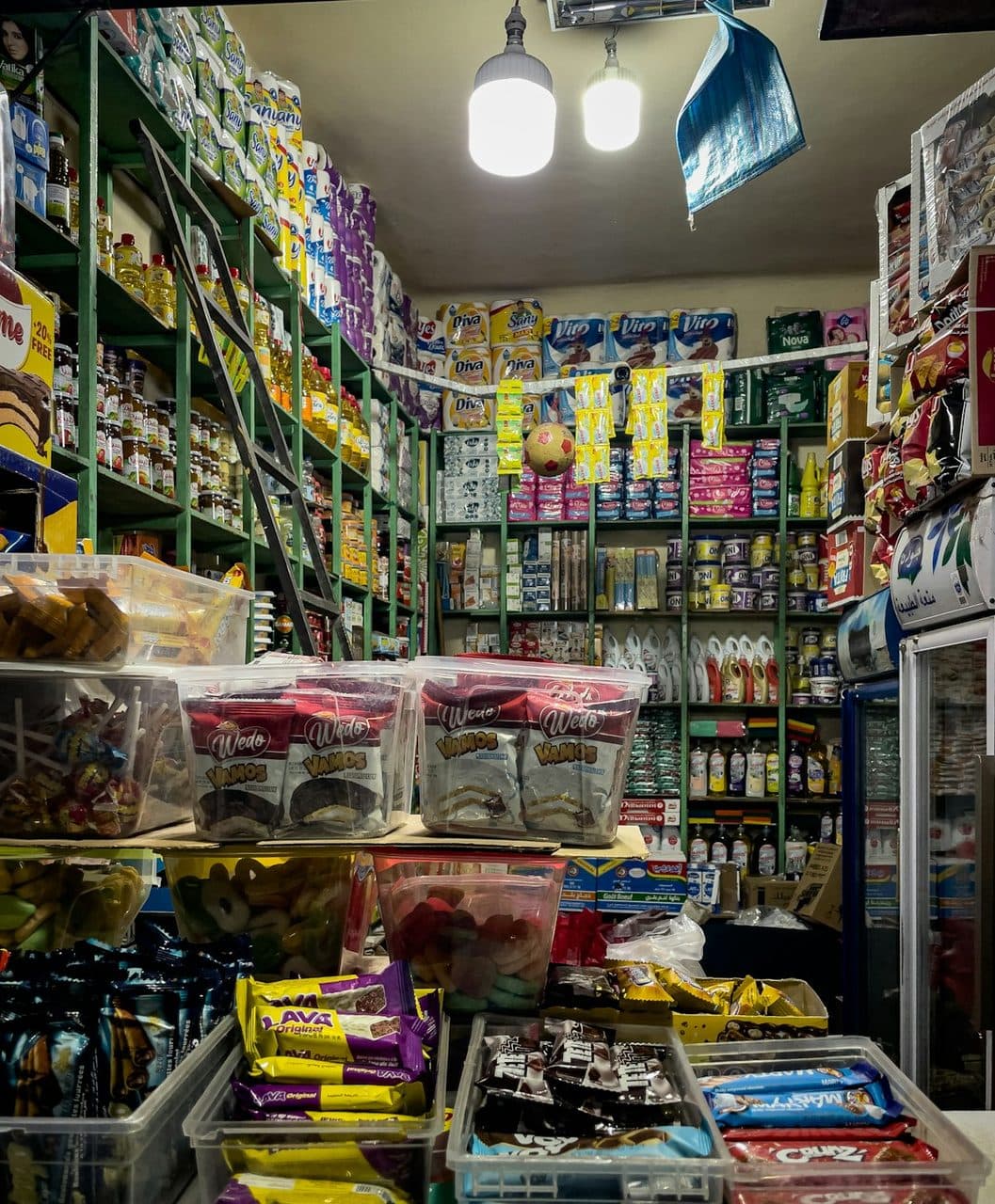 Market raflarında geniş ürün çeşitliliği (temsili görsel)