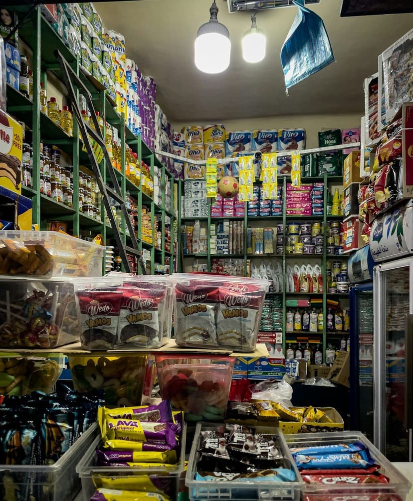Market raflarında geniş ürün çeşitliliği (temsili görsel)