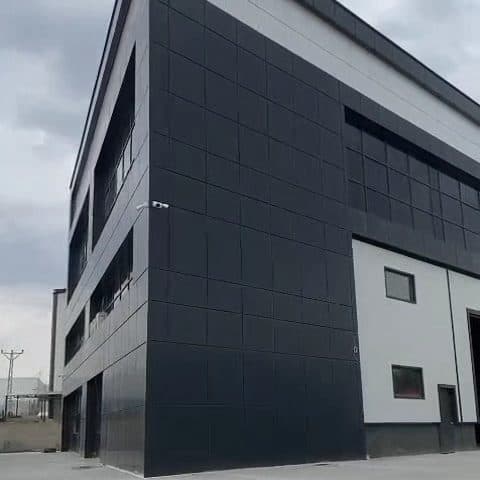 Kurulum yapılan bir iş yeri binası