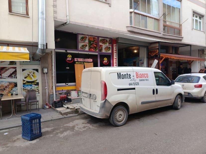 Dükkân önü ve tabela