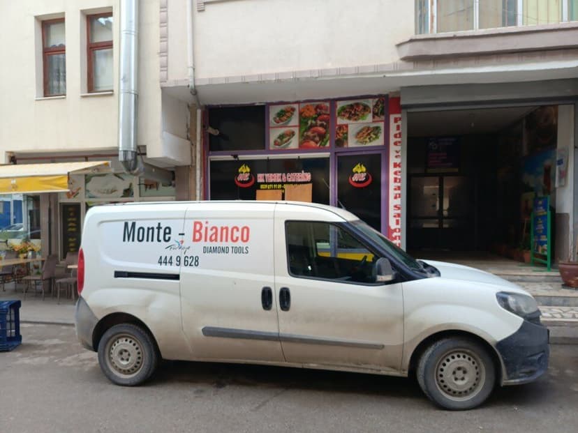 277. Sokak üzerinde dükkân cephesi