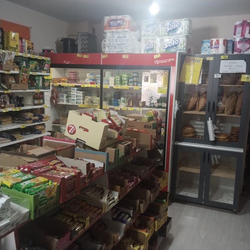 Market içi ürün rafları ve soğutucu