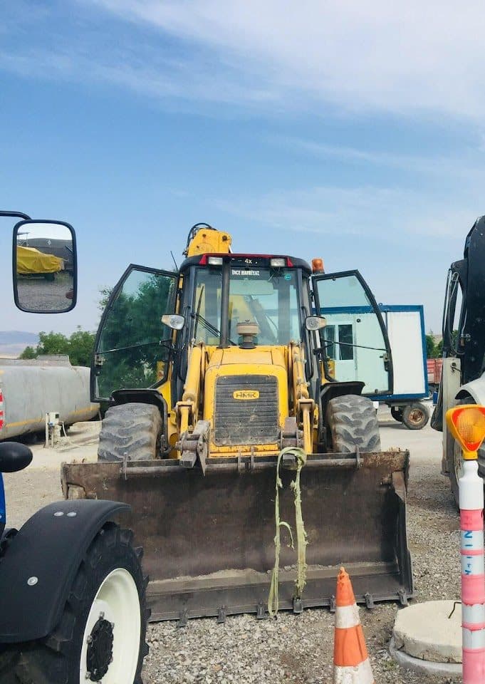 Ekskavatör ile kazı çalışması