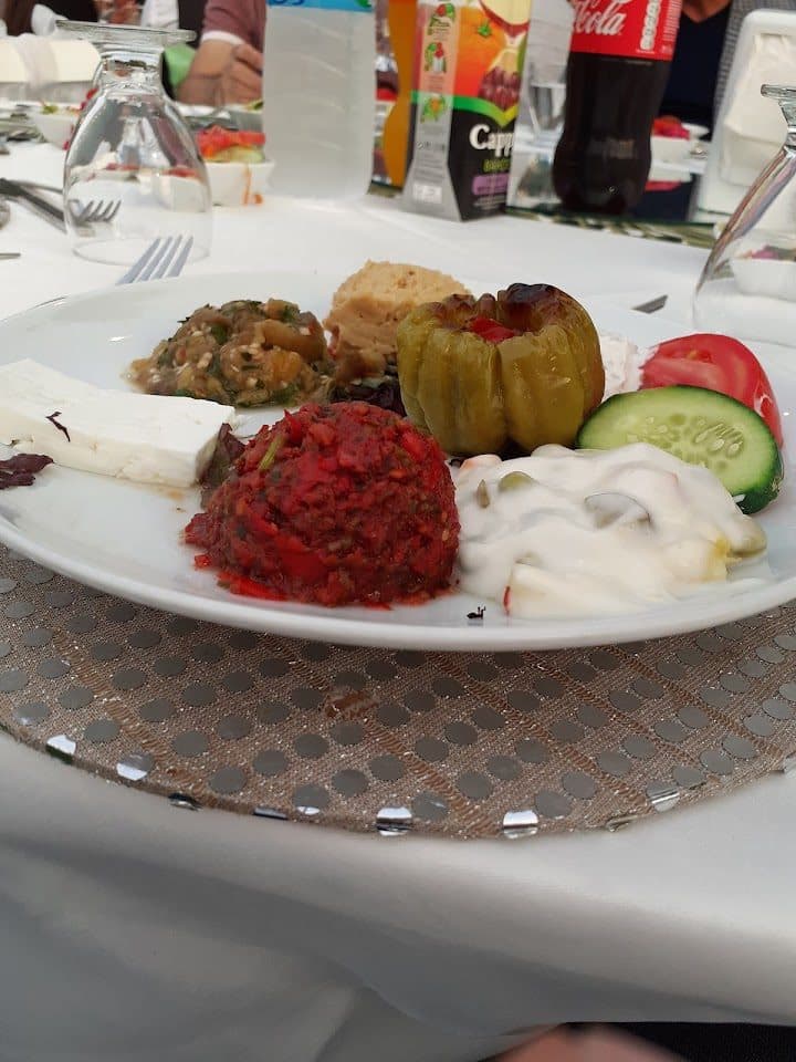 Ordövr tabağı ve mevsim mezeleri
