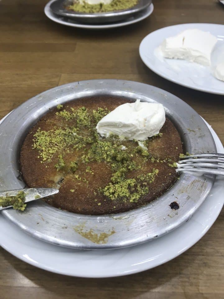 Kaymaklı baklava tatlısı