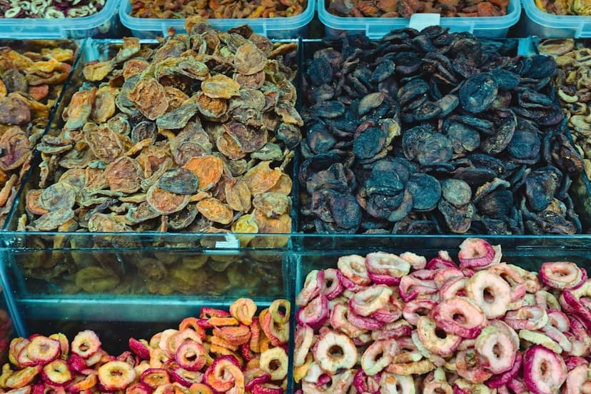 Kuru kayısı ve elma dilimleri (temsili görsel)