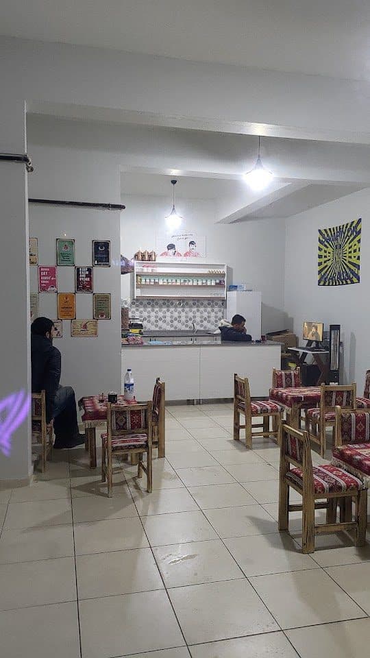 Karanfil Çay & Tost Evi iç mekân