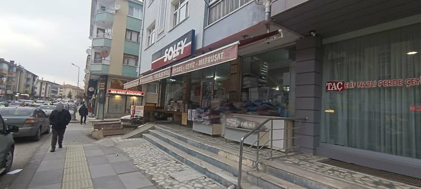 Karanfil Tekstil mağaza cephesi — Oğuz Kağan Usta Cad.