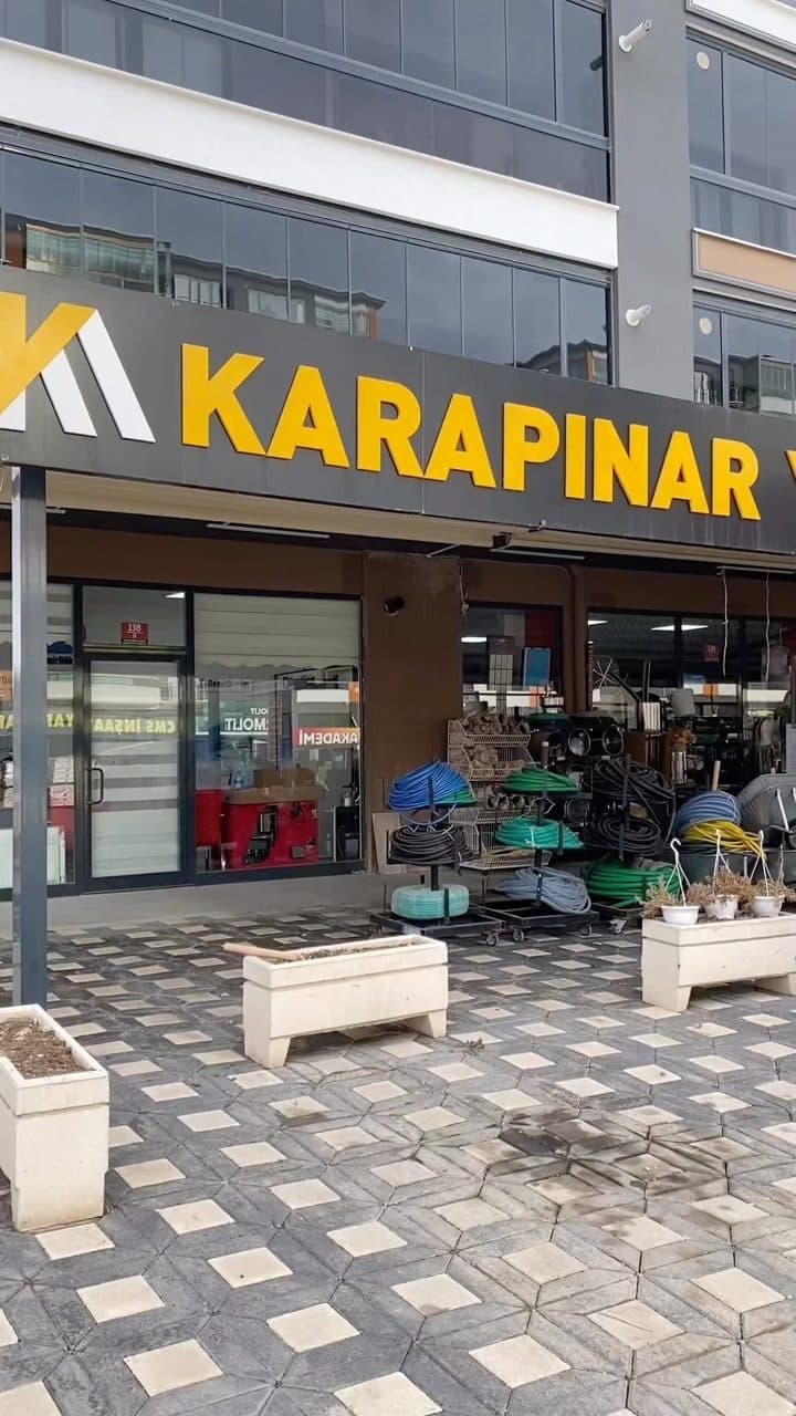Karapınar Ticaret dükkân girişi — kapı no 138 (Instagram)