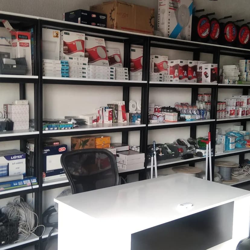 Elektrik malzemeleri ve LED aydınlatma rafı