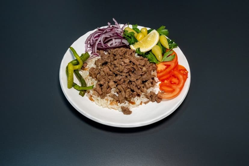 Pilav üstü köfte tabağı