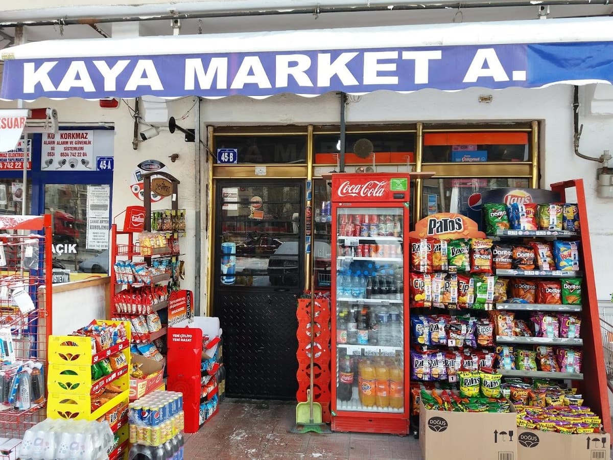 Kaya Market dükkân vitrini — Ankara Caddesi