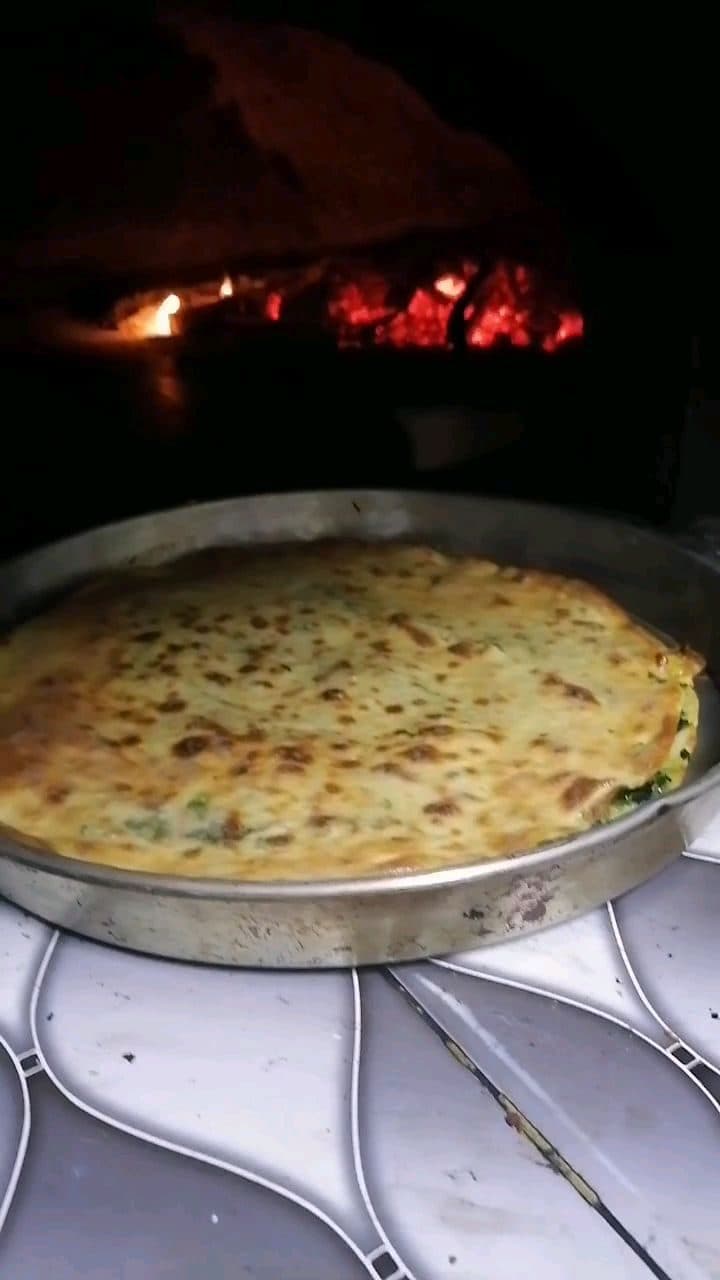 Fırından yeni çıkan sebzeli pide (Instagram)
