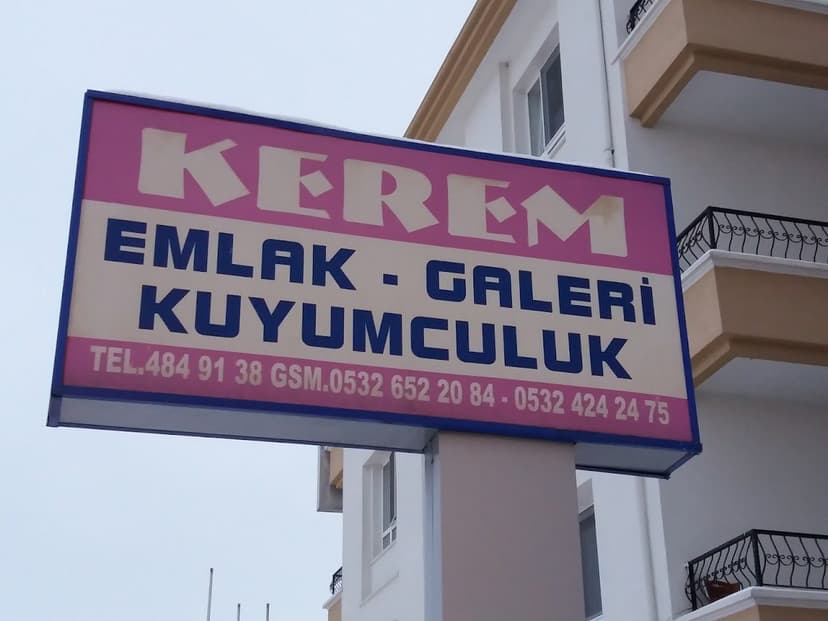 Kerem Emlak - Galeri tabelası