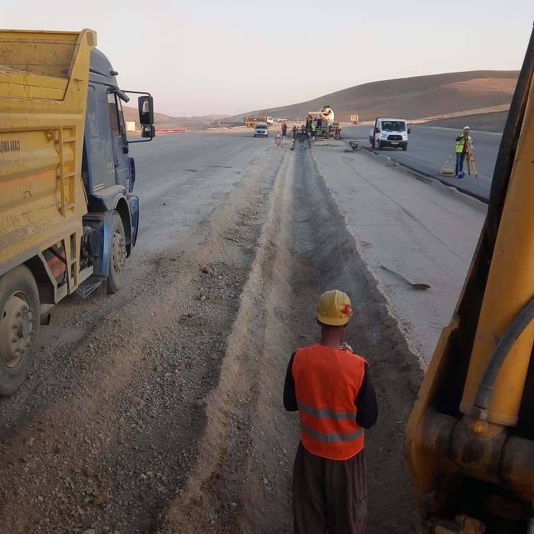 Şantiye sahasında hafriyat nakliyesi