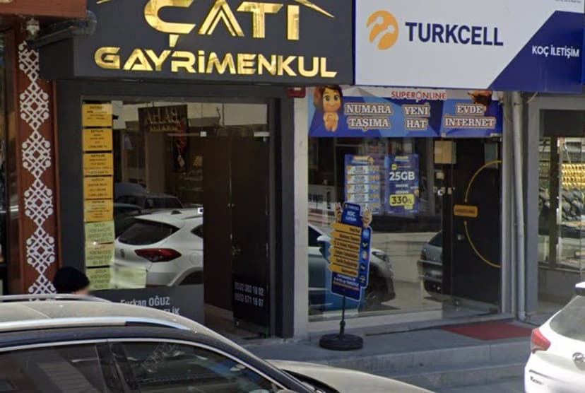 Koç İletişim Turkcell bayisi dükkân cephesi (Google Street View)