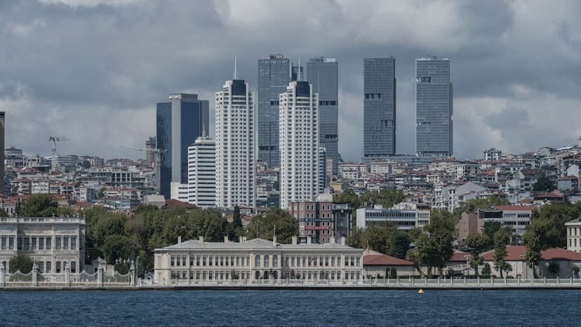 Şehir silüeti — konut bölgesi (temsili görsel)